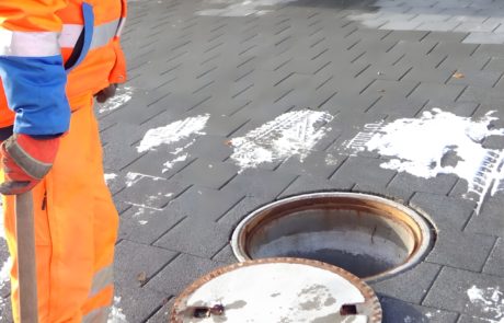 PGEE Wunnewil-Flamatt - Hydraulique urbaine - Triform - technicien devant regard